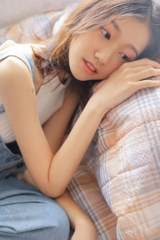 两个黑人挺进校花体内NP在线
